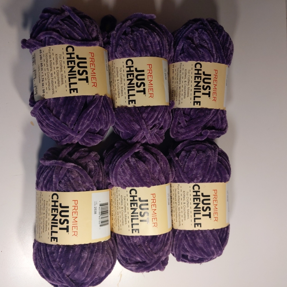 12 SKEINS YARN - Picture 3 of 8